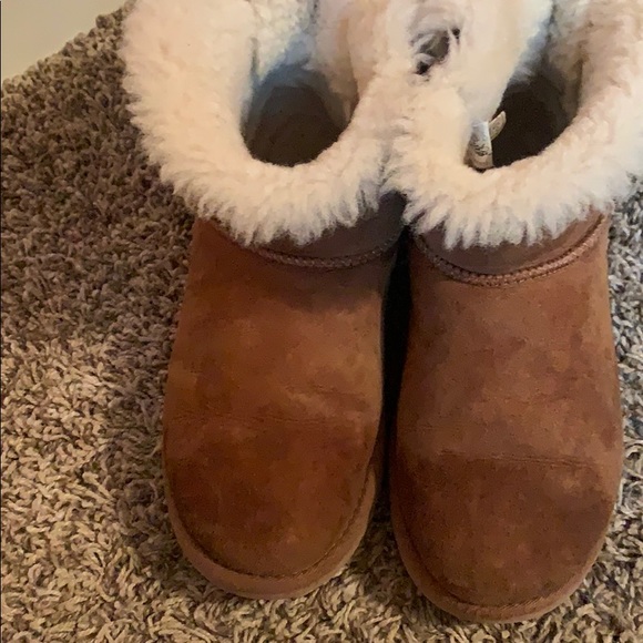 Brown uggs 💞 - Picture 2 of 5